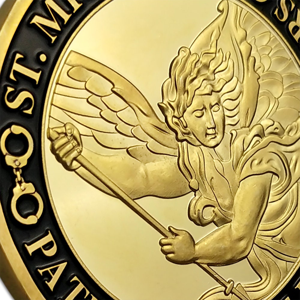 US Police Protector St. Michael Challenge Coin Officers Prayer Gold Coin/gift for Him for father decowoodo